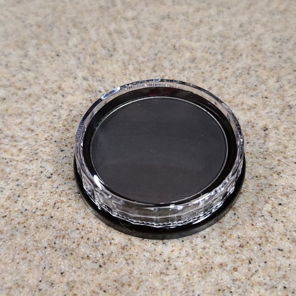 EYE SHADOW BLACK MATTE.
